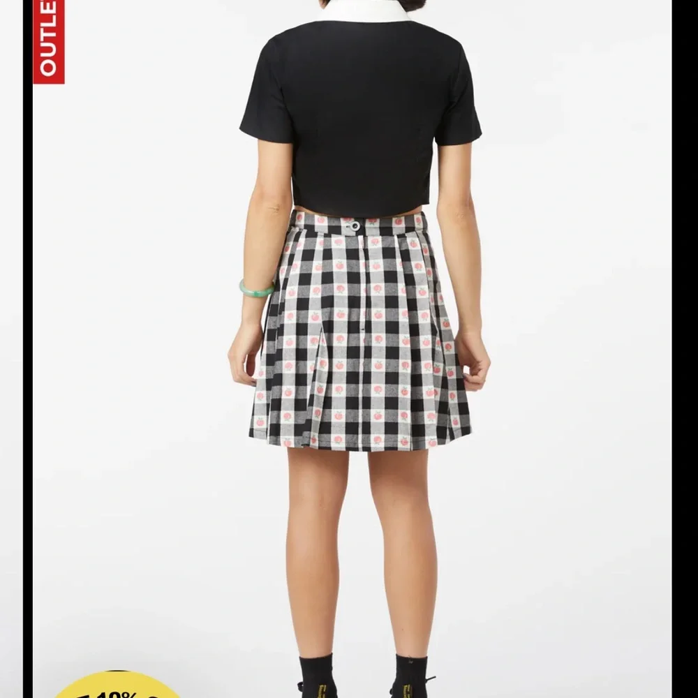 Dangerfield Black Cropped Team Peach Top with White Embroidered Collar - Picture 4 of 10